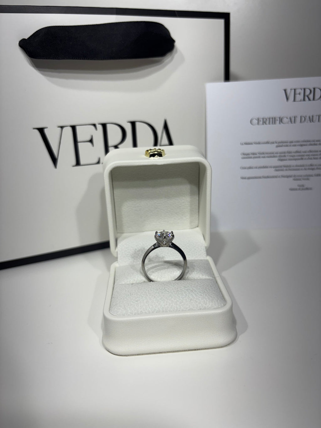 Bague Aurora moissanite argent 925 - style intemporel élégant