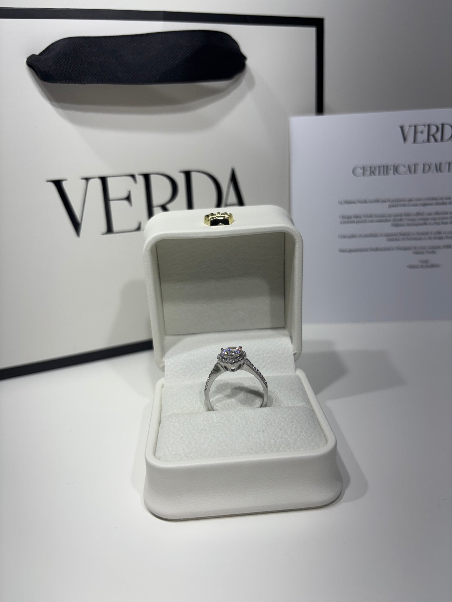 Bague fiançailles Verda Cuore moissanite romantique